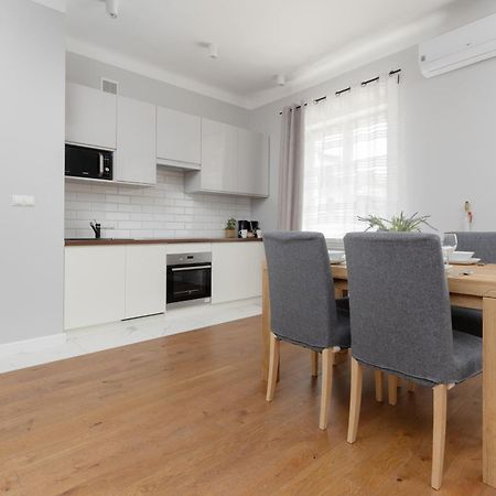 City Center Aparthotel Chmielna By Noclegi Renters Βαρσοβία Εξωτερικό φωτογραφία