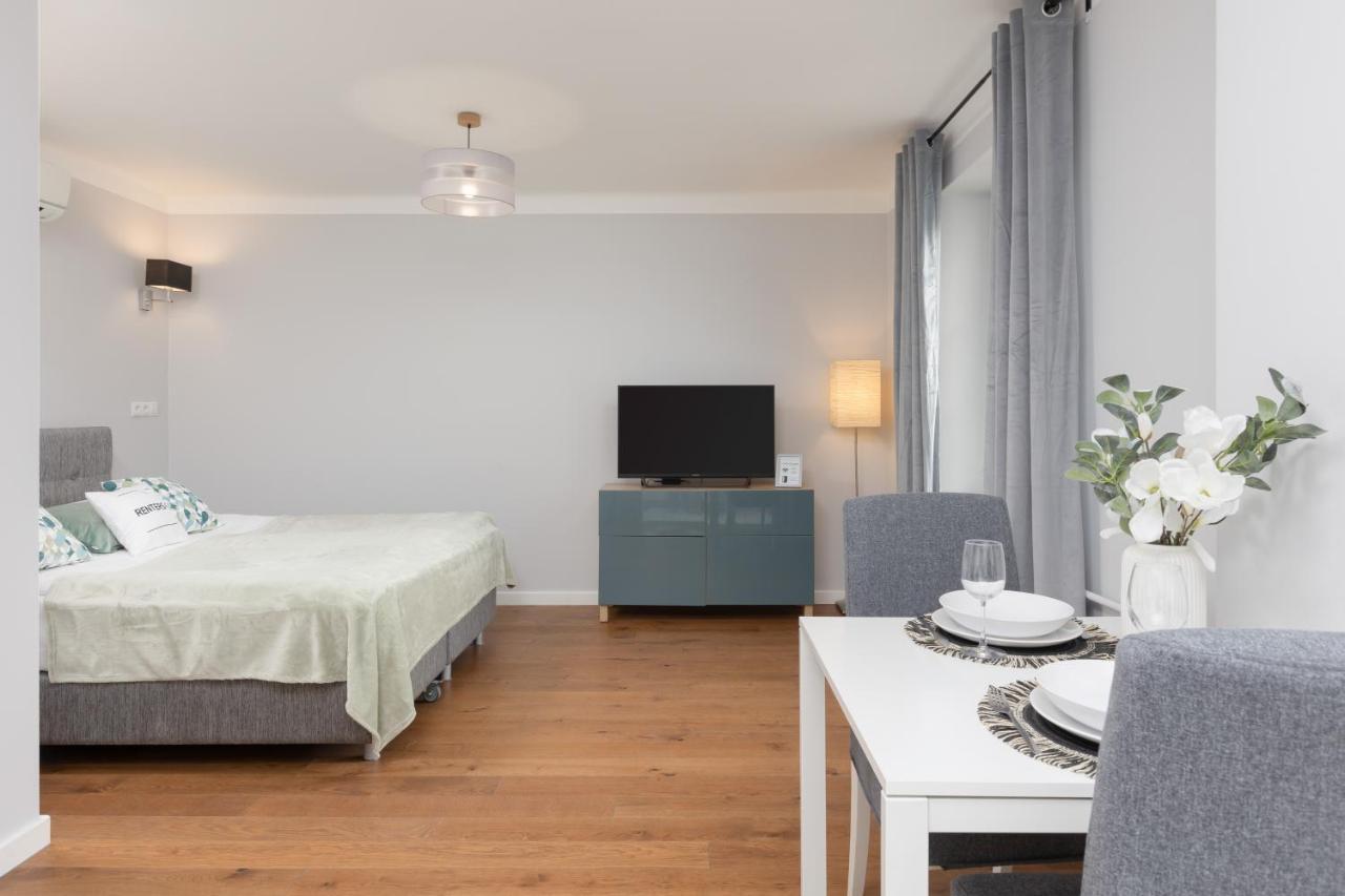 City Center Aparthotel Chmielna By Noclegi Renters Βαρσοβία Εξωτερικό φωτογραφία