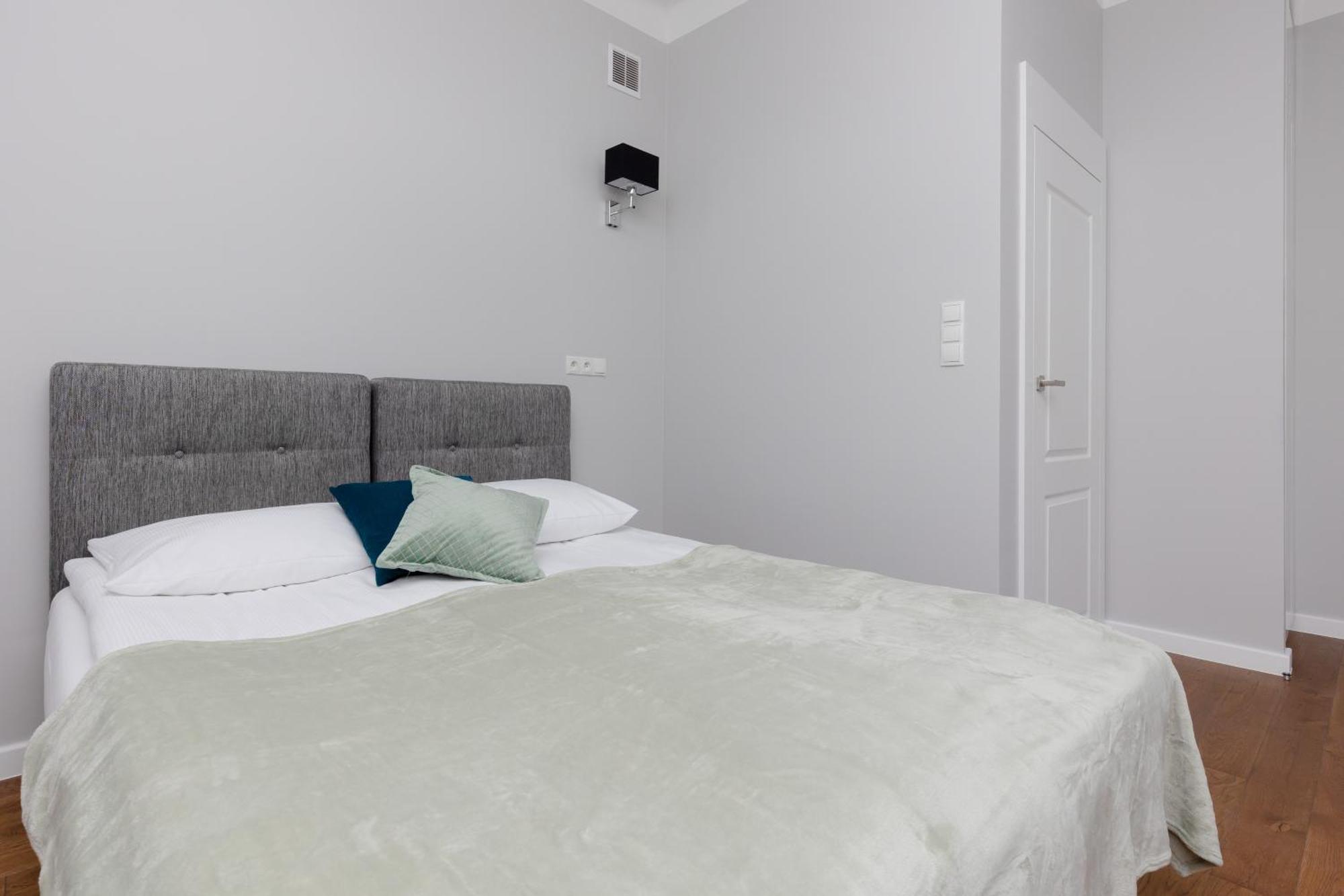 City Center Aparthotel Chmielna By Noclegi Renters Βαρσοβία Εξωτερικό φωτογραφία